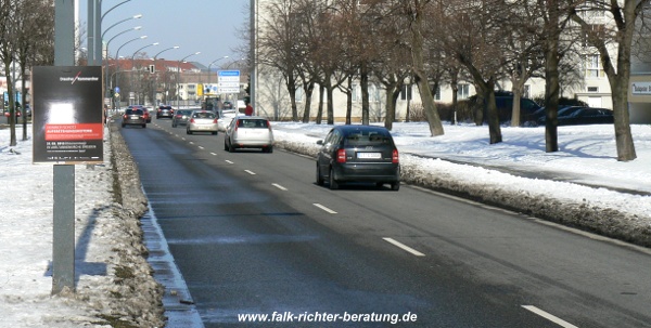 Schlecht lesbare Eventwerbung